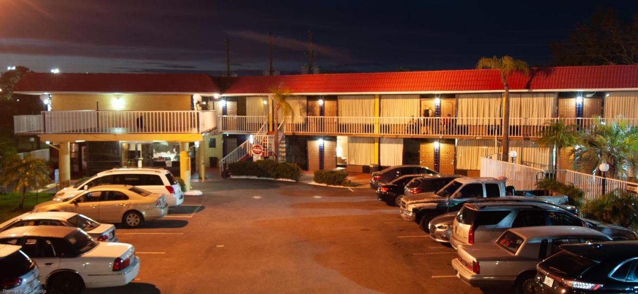 Express Inn & Suites - 5 Miles From St Petersburg Clearwater Airport מראה חיצוני תמונה