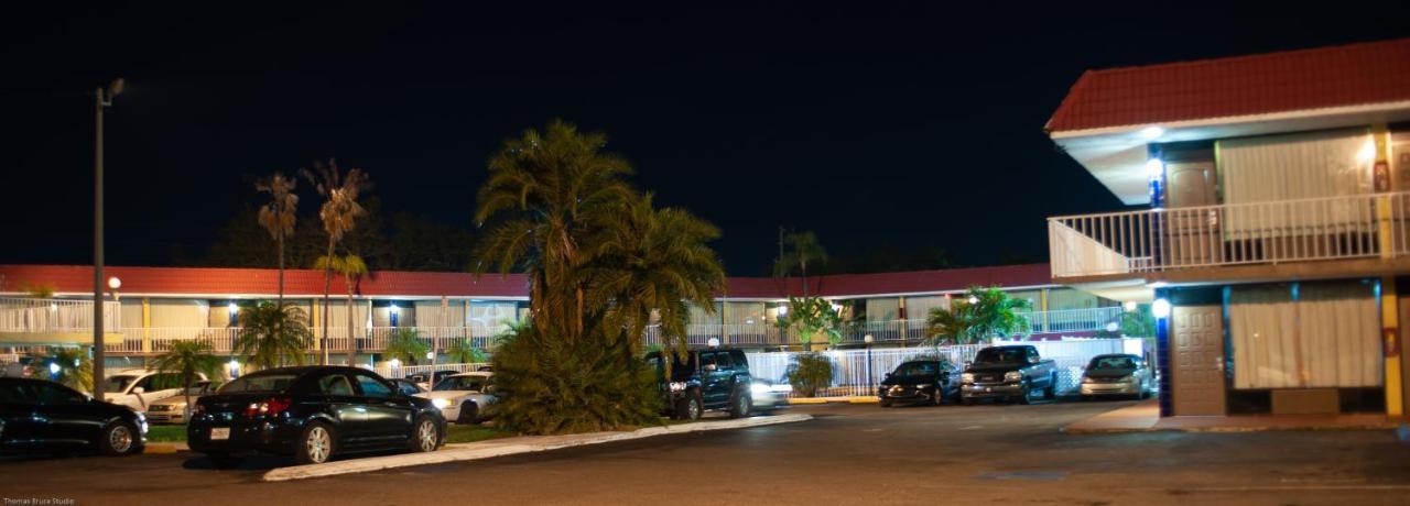 Express Inn & Suites - 5 Miles From St Petersburg Clearwater Airport מראה חיצוני תמונה