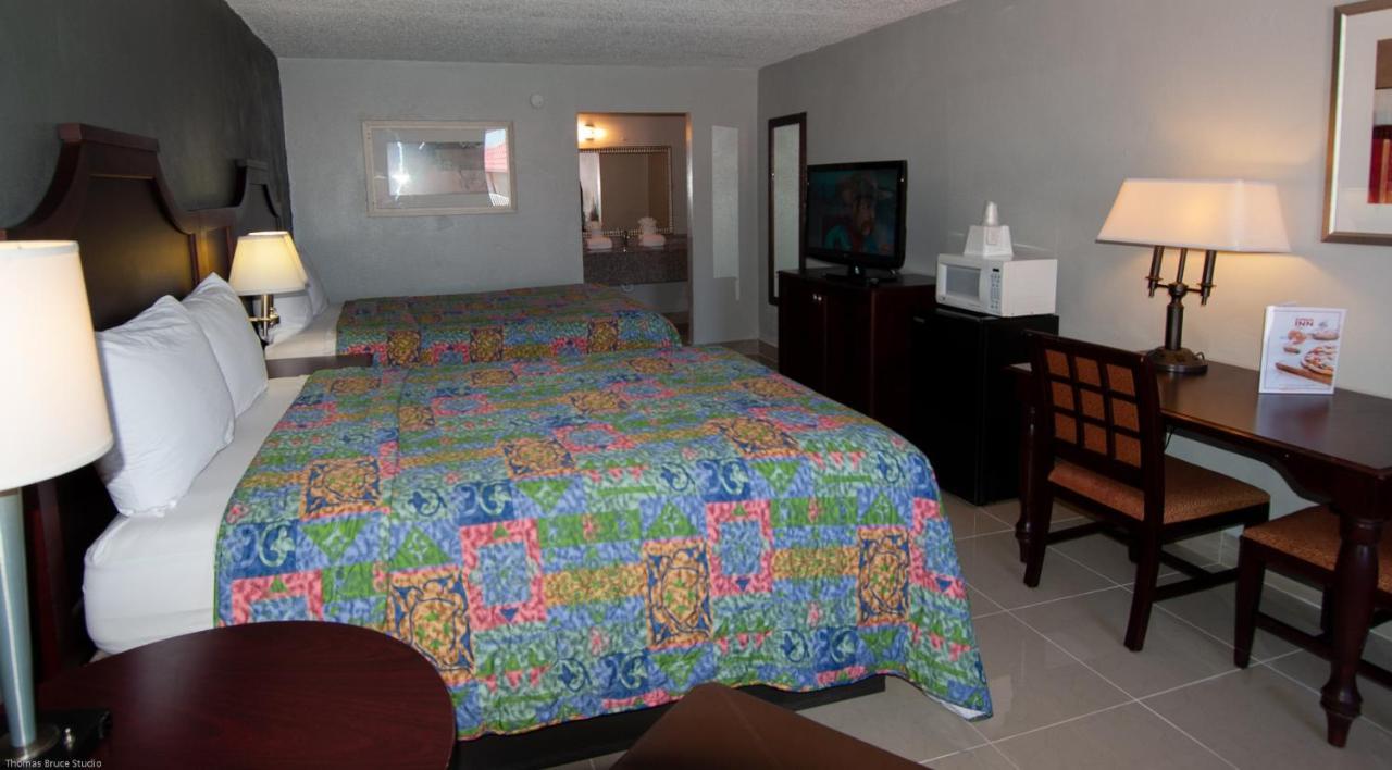 Express Inn & Suites - 5 Miles From St Petersburg Clearwater Airport מראה חיצוני תמונה