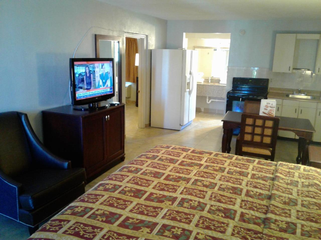 Express Inn & Suites - 5 Miles From St Petersburg Clearwater Airport מראה חיצוני תמונה
