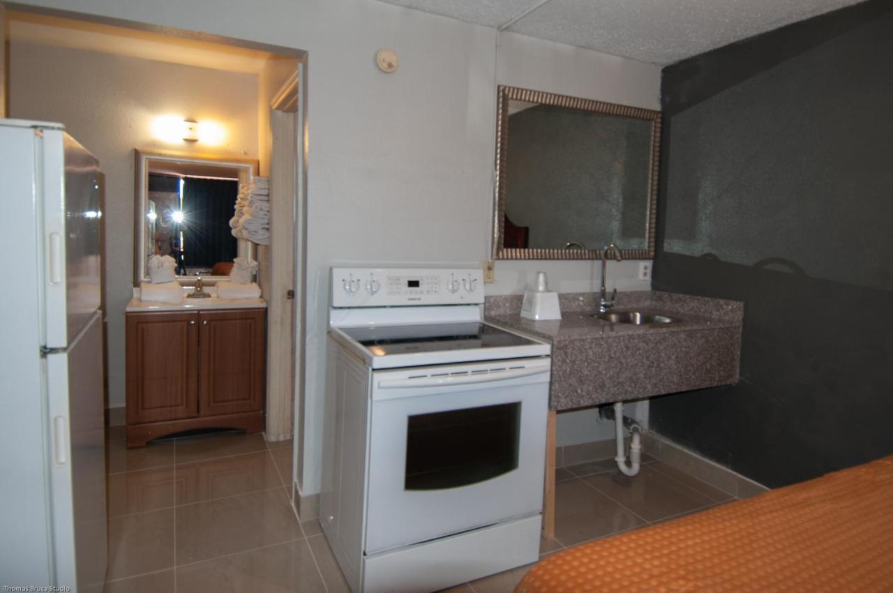 Express Inn & Suites - 5 Miles From St Petersburg Clearwater Airport מראה חיצוני תמונה