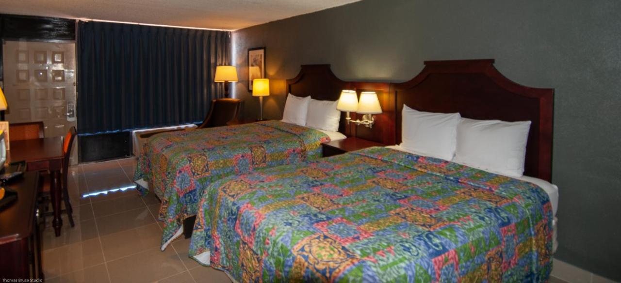 Express Inn & Suites - 5 Miles From St Petersburg Clearwater Airport מראה חיצוני תמונה