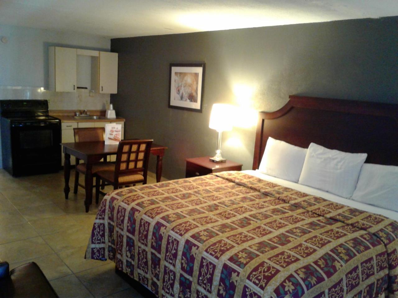 Express Inn & Suites - 5 Miles From St Petersburg Clearwater Airport מראה חיצוני תמונה