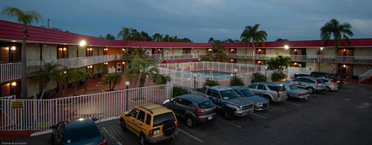 Express Inn & Suites - 5 Miles From St Petersburg Clearwater Airport מראה חיצוני תמונה